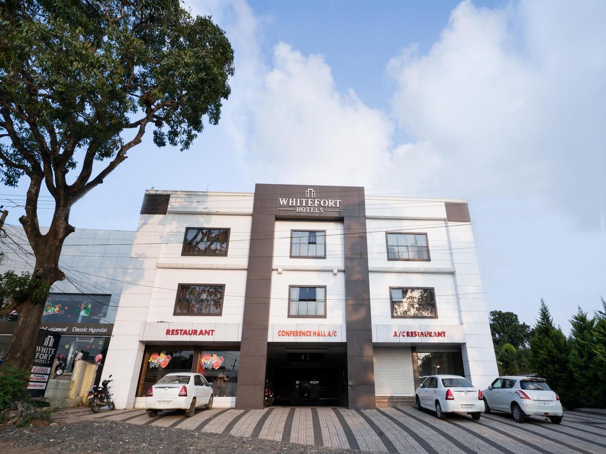 Oyo 9404 Hotel White Fort Манантавади Экстерьер фото